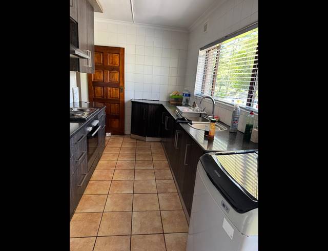 3 BEDROOM FREEHOLD FOR SALE IN SCOTTSVILLE EXT